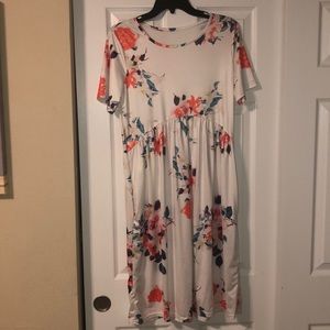 Soft, stretchy floral dress!
